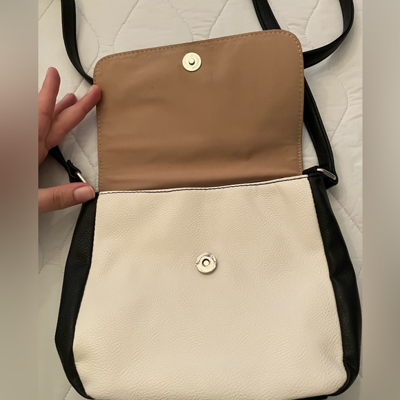 Black, white, blue Nine West crossbody bag - Picture 4 of 4